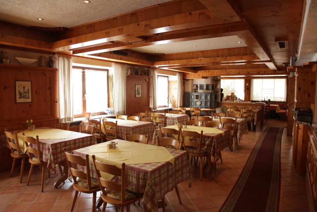Hotel-Restaurant Zum Kirschbaum Rottendorf Exterior foto